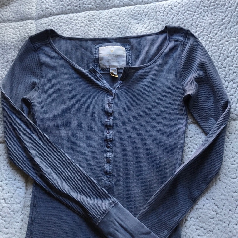 AMERICAN EAGLE LONG SLEEVE